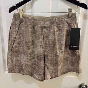 NWT Men’s Lululemon Pace Breaker Short 5” *Liner less Shorts SDGO size MEDIUM